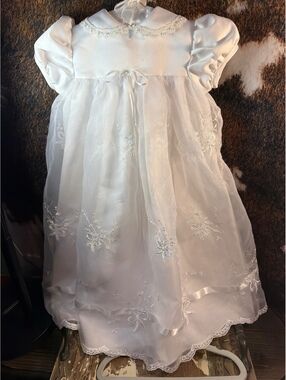 Baby size 6-9 months/ 12-16 1/2 lbs